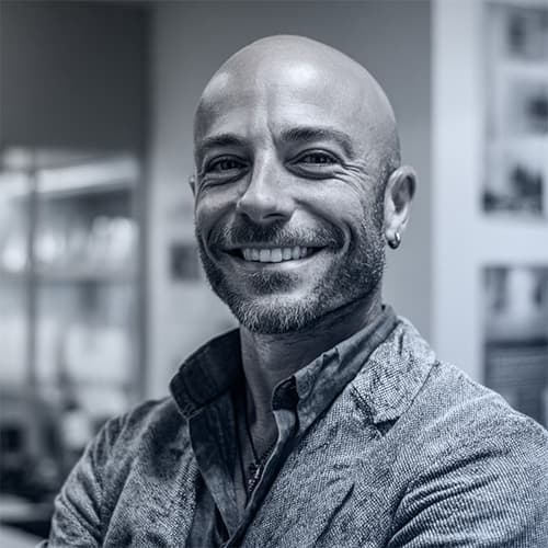 Dario Backett, Consumer Experience Specialist