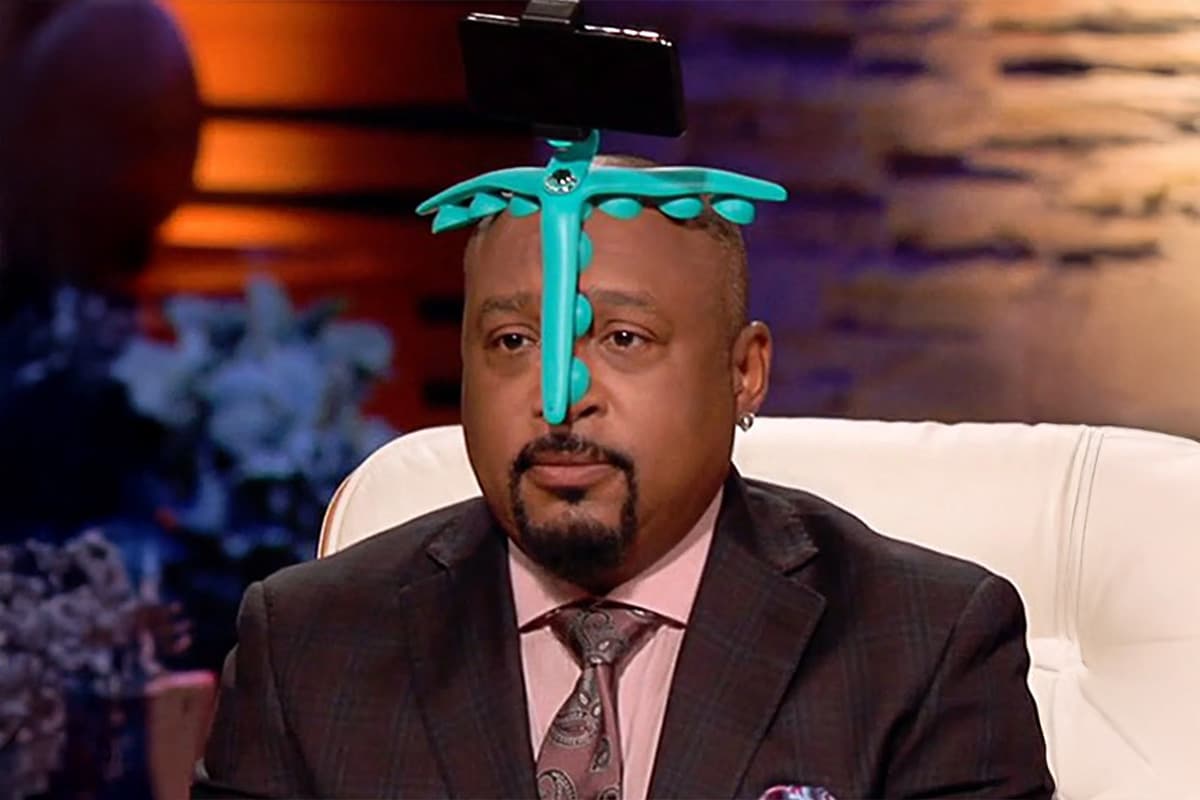 Tenikle octopus mount gripping a smartphone